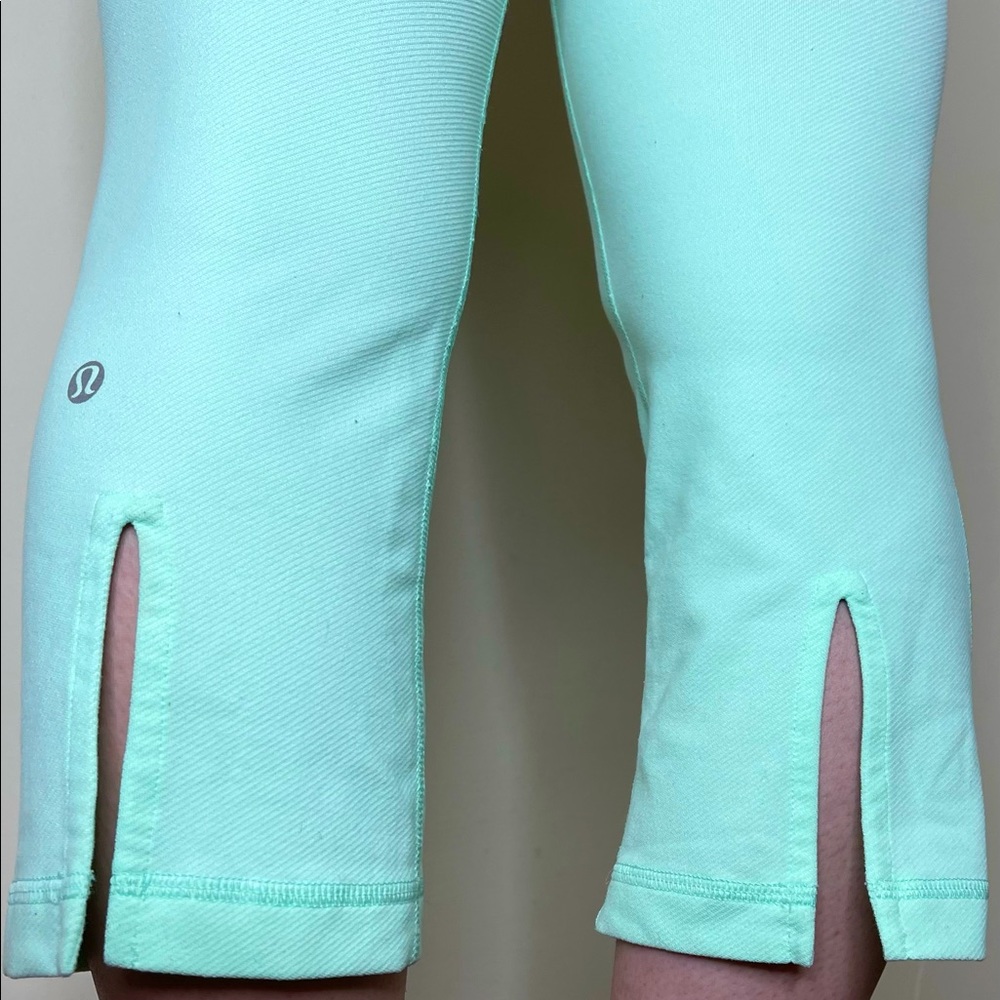 LuluLemon Gather & Grow Size:4 Mint Green Capris